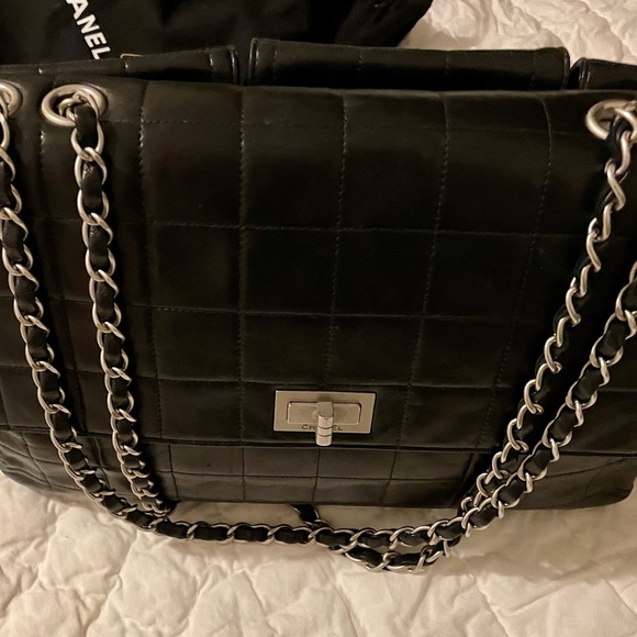 CHANEL HORIZONTAL QUILT MEDIUM BOY BAG - Picture 5 of 16